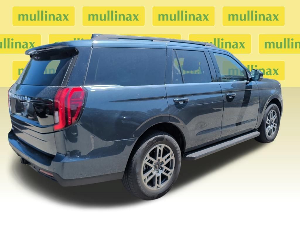 Used 2025 Ford Expedition Active RWD image 6