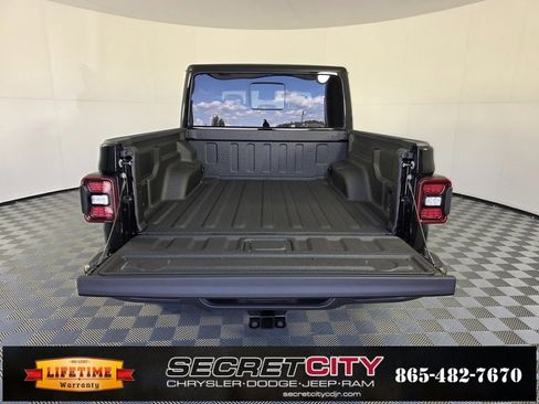 New 2025 Jeep Gladiator Mojave image 30