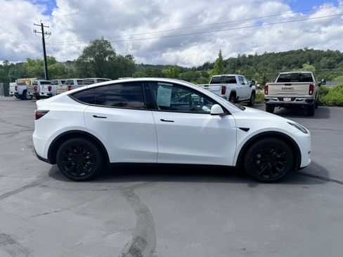 Used 2023 Tesla Model Y Long Range AWD/4WD image 5