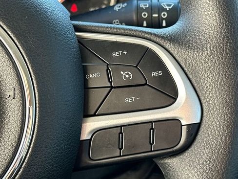 Used 2019 Jeep Renegade Sport image 30