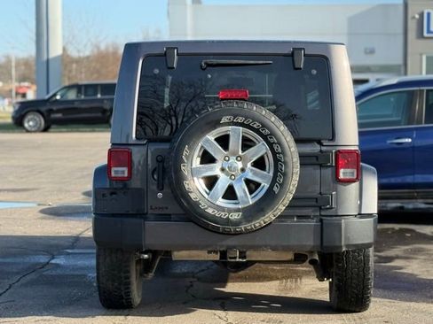 Used 2018 Jeep Wrangler Unlimited Sahara w/ Connectivity Group image 37