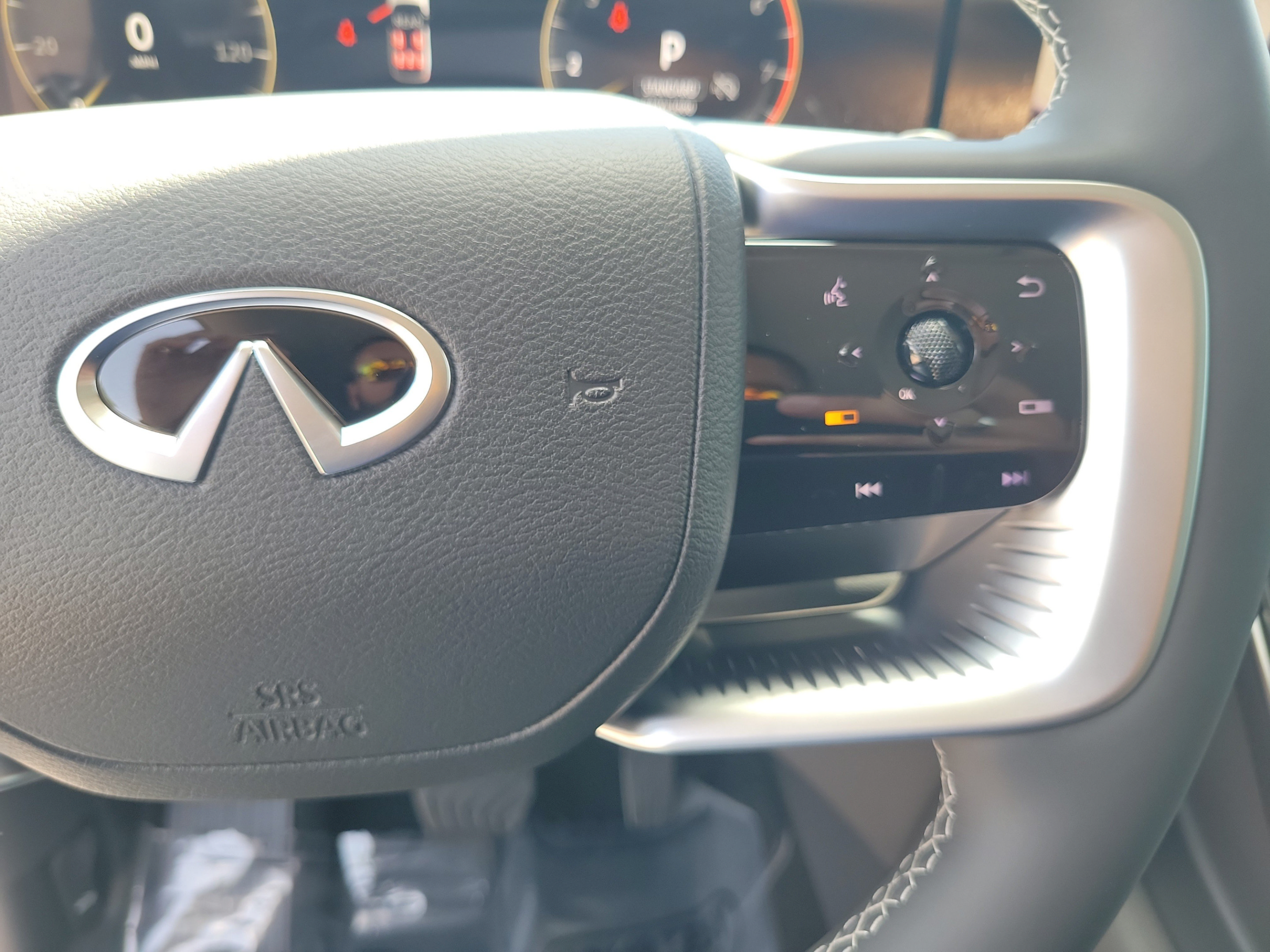 New 2027 INFINITI QX80 Luxe w/ Cargo Package AWD/4WD image 10