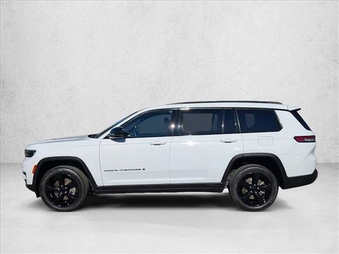 Used 2022 Jeep Grand Cherokee L Laredo image 11
