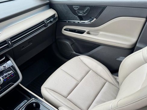 Certified 2022 Lincoln Corsair FWD w/ Equipment Group 101A image 11