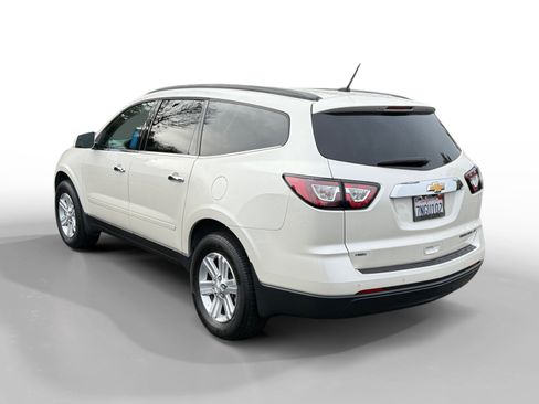 Used 2013 Chevrolet Traverse LT image 3