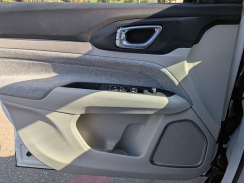 Used 2023 Jeep Compass Latitude image 21