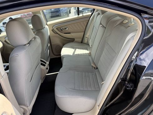 Used 2014 Ford Taurus SE FWD image 8