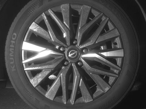 Used 2025 Nissan Altima 2.5 SV FWD image 13