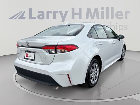 Certified 2025 Toyota Corolla LE FWD image 5