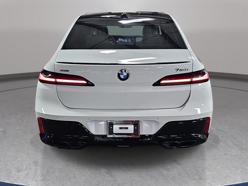 Certified 2025 BMW 760i xDrive w/ Executive Package AWD/4WD image 7
