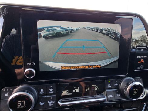 Used 2024 Toyota Highlander XLE image 35