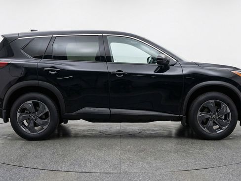 Used 2025 Nissan Rogue SV image 11