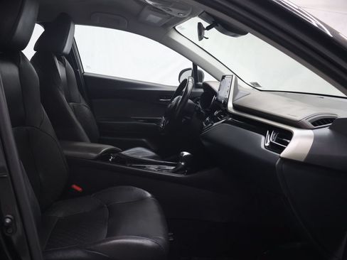 Used 2022 Toyota C-HR Limited FWD image 9