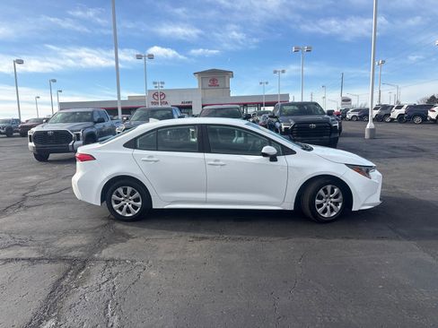 Used 2023 Toyota Corolla LE image 9