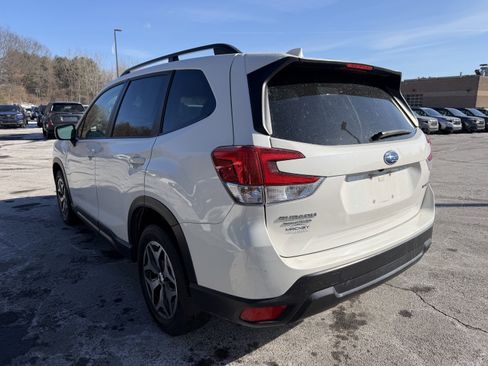 Used 2021 Subaru Forester Premium image 9