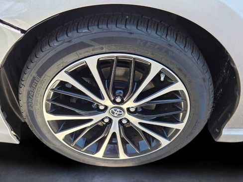 Used 2018 Toyota Camry SE w/ Moonroof Package FWD image 8