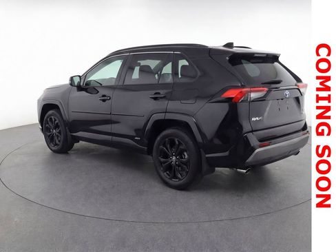 Used 2022 Toyota RAV4 SE w/ Convenience Package image 4