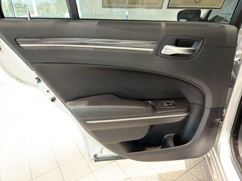 Used 2021 Chrysler 300 Touring w/ Driver Convenience Group image 19