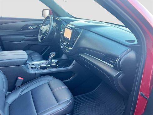 Used 2023 Chevrolet Traverse RS image 32