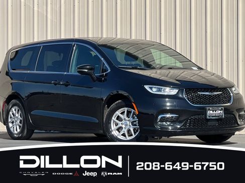 Used 2025 Chrysler Pacifica Select FWD image 2