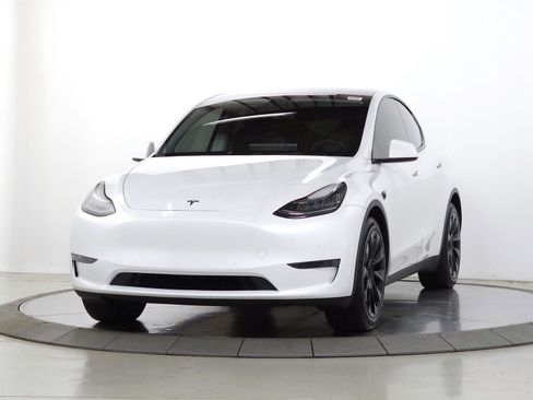 Used 2020 Tesla Model Y Long Range image 3