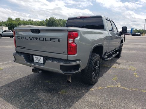 Used 2024 Chevrolet Silverado 2500 LT AWD/4WD image 3