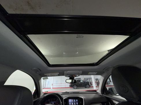 Used 2024 GMC Terrain SLT w/ Elevation Edition image 24