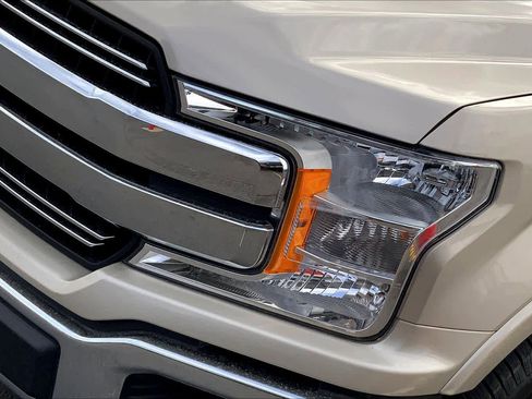 Used 2018 Ford F150 Lariat w/ Trailer Tow Package image 28