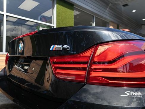 Used 2018 BMW M4 Convertible image 21