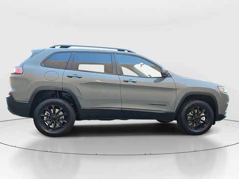 Used 2019 Jeep Cherokee Latitude Plus image 4