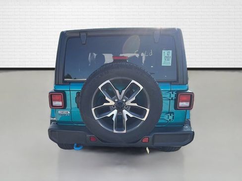 Used 2024 Jeep Wrangler Unlimited w/ Convenience Group AWD/4WD image 8