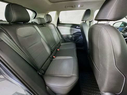 Used 2024 Volkswagen Taos SE w/ Panoramic Sunroof Package AWD/4WD image 31