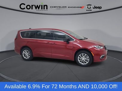 New 2026 Chrysler Pacifica Select