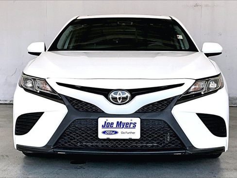 Used 2019 Toyota Camry SE image 2