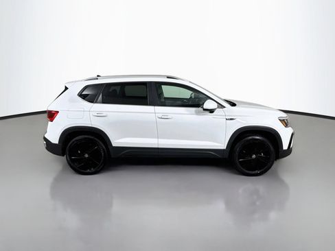 Certified 2024 Volkswagen Taos SE AWD/4WD image 8