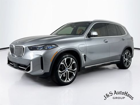 Used 2024 BMW X5 xDrive50e w/ Premium Package AWD/4WD image 3