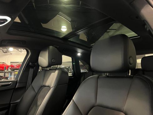 Used 2021 Porsche Macan image 23