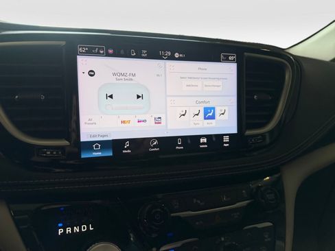 Used 2024 Chrysler Pacifica Touring-L FWD image 21