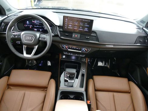 Used 2023 Audi Q5 2.0T Premium Plus w/ Premium Plus Package AWD/4WD image 16