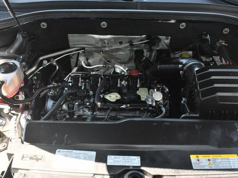 Used 2025 Volkswagen Atlas SE AWD/4WD image 30