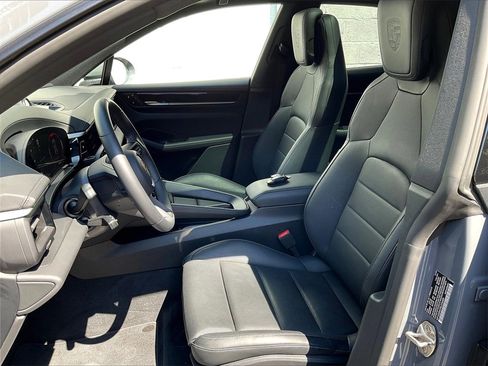 Certified 2025 Porsche Macan Electric image 5