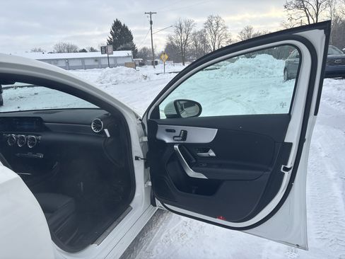 Used 2022 Mercedes-Benz A 220 4MATIC image 35