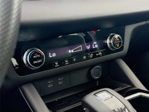 New 2026 Mitsubishi Outlander ES image 14