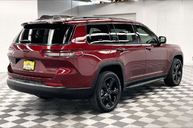 Used 2023 Jeep Grand Cherokee L Limited w/ Black Appearance Package AWD/4WD image 13