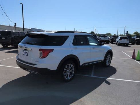 Used 2023 Ford Explorer XLT w/ Equipment Group 202A AWD/4WD image 8