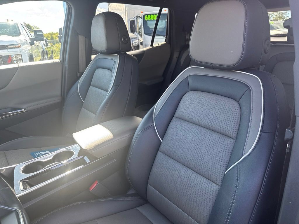 Used 2025 Chevrolet Equinox LT w/ Convenience Package II AWD/4WD image 19