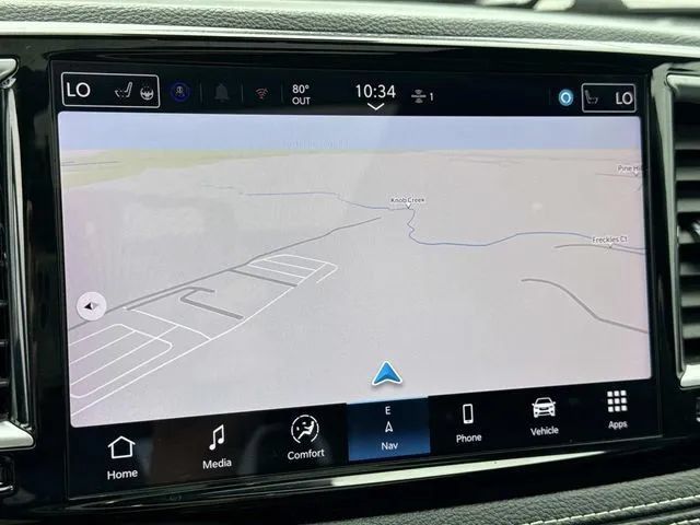 Used 2025 Chrysler Pacifica Limited FWD image 39