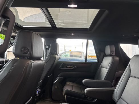 Used 2025 GMC Yukon Denali w/ Sun & Power Step Package image 33