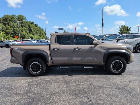 Used 2026 Toyota Tacoma TRD Off-Road AWD/4WD image 2