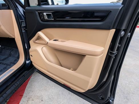 Used 2019 Porsche Cayenne AWD/4WD image 50